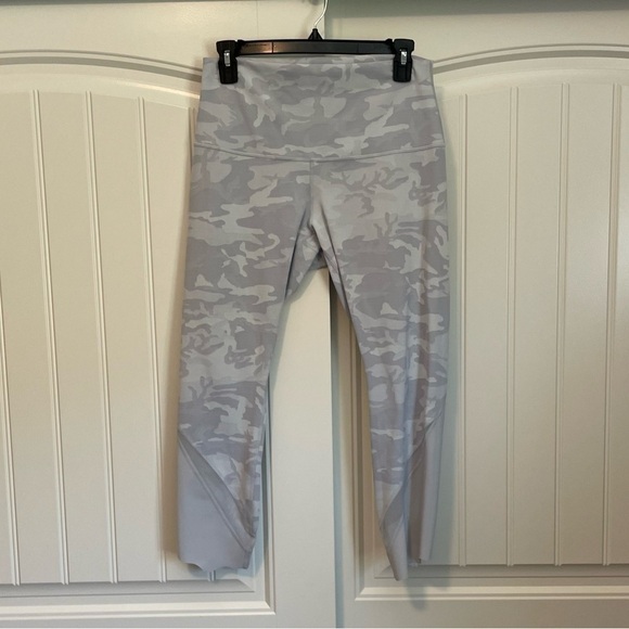 Lululemon Wunder Under High-Rise *Roll Down Scallop Full-On Luxtreme 23" size 10 - Picture 7 of 9